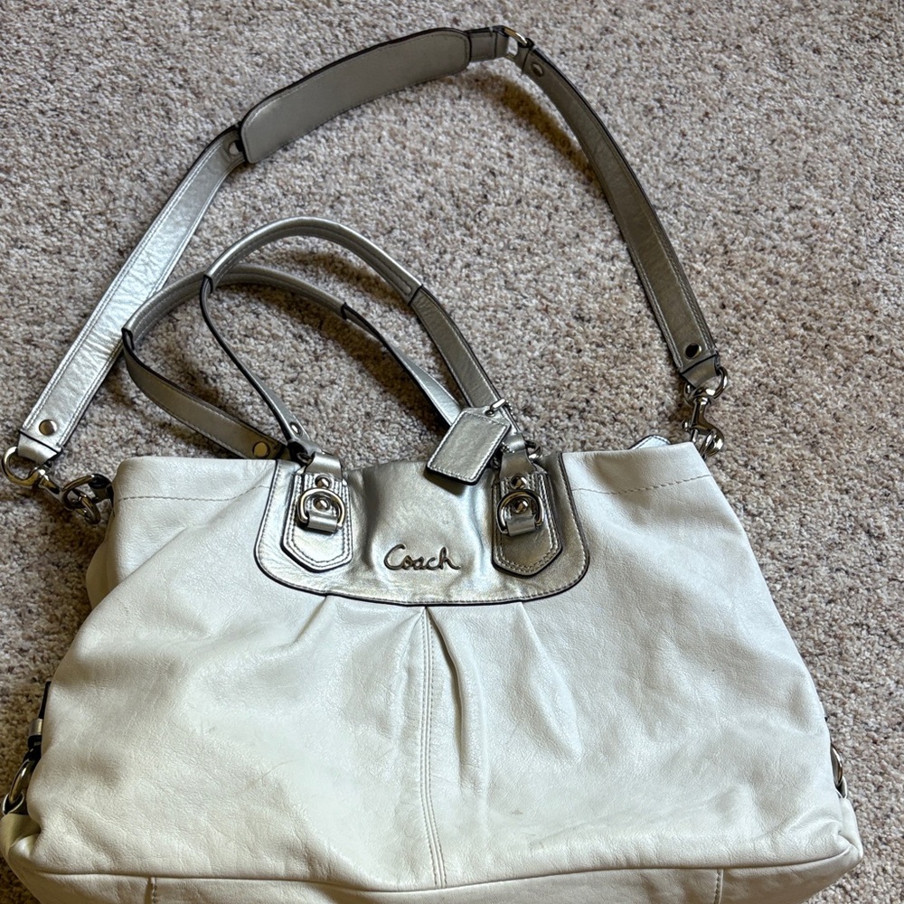 Coach White Leather Shoulder Bag